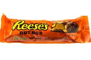 Šokolaadibatoon REESE'S Nut Bar Maapähklivõiga, 47g